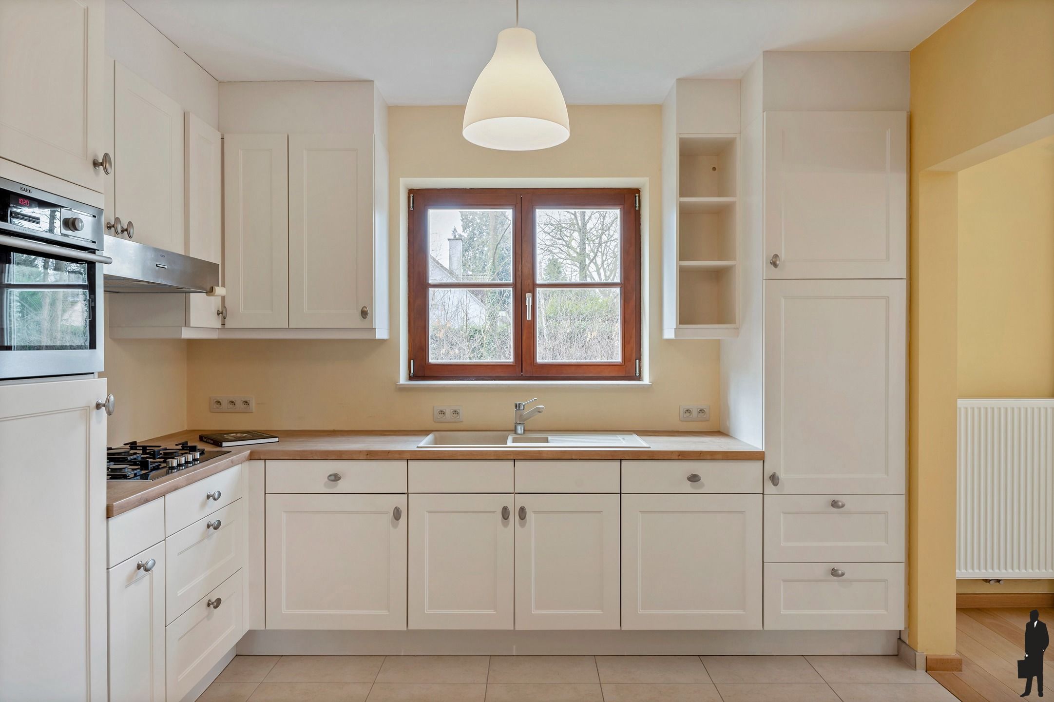 Op zéér gegeerde locatie gelegen villa op een perceel van ca. 982 m²! foto 8