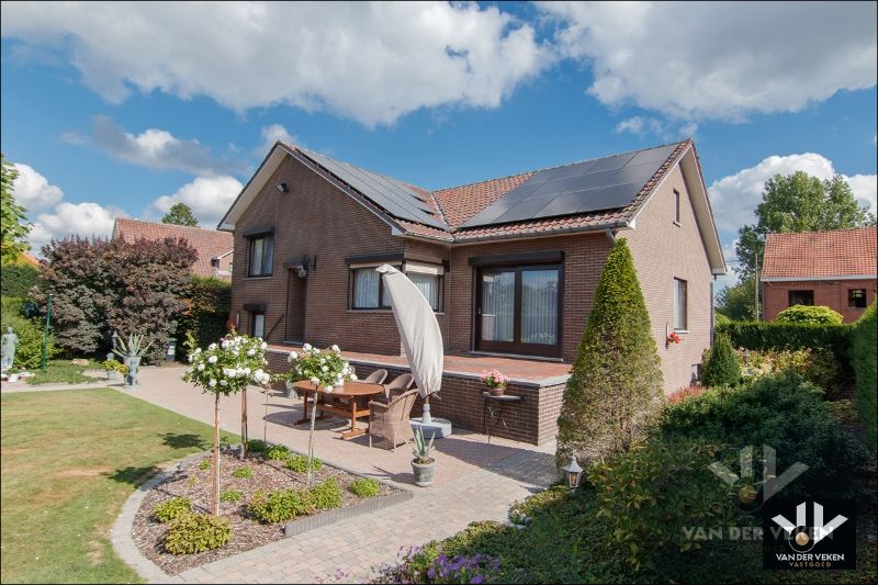 INSTAPKLAAR GEHEEL VAN MAAR LIEFST 370m² OP RUSTIGE LOCATIE foto 7