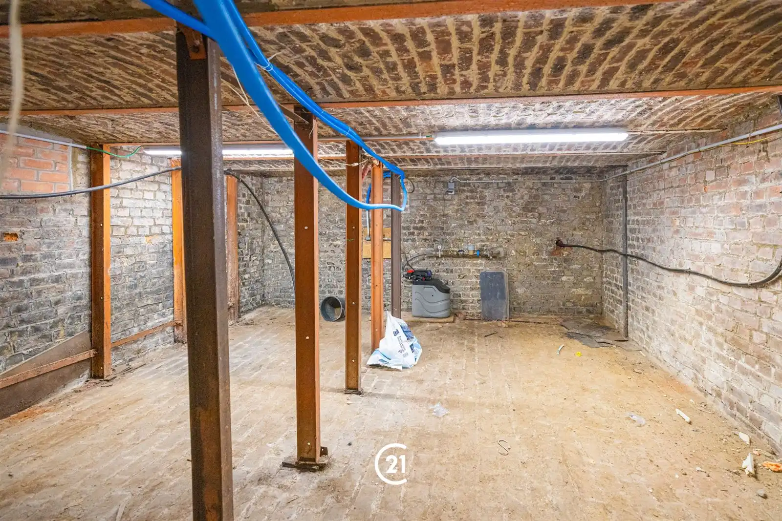 Verder af te werken woning met tuin en parking achteraan foto 29
