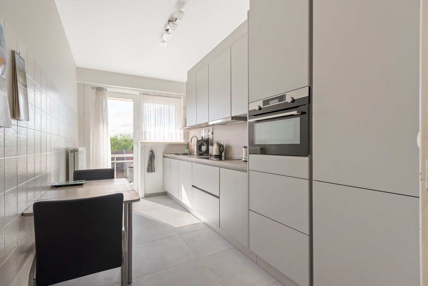 Modern en ruim appartement met 2 slaapkamers, 2 terrassen en nieuwe keuken te Deurne! foto 5