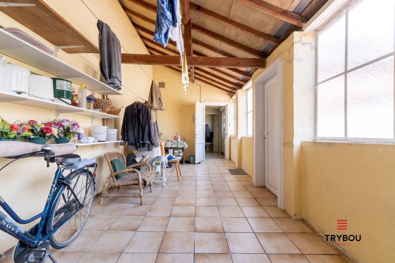 Centraal gelegen, degelijke woning met drie ruime slaapkamers foto 9