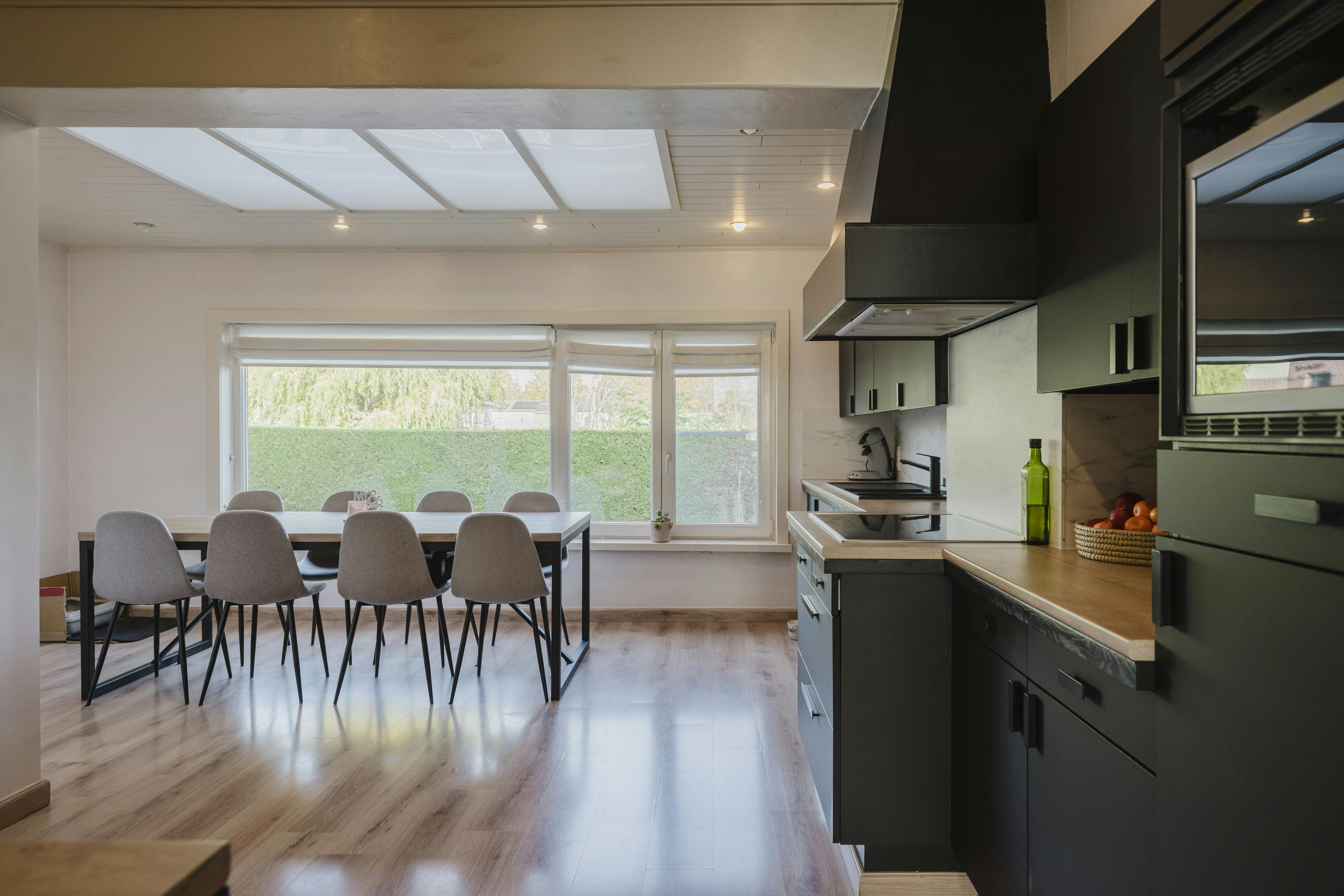 Halfopen gezinswoning met 3 slaapkamers nabij centrum Kortrijk foto 3