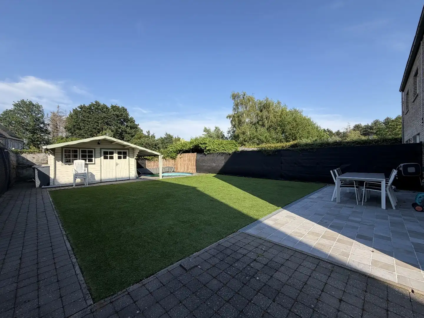 Instapklare halfopen bebouwing met 3 slaapkamers, afgewerkte zolder, zwembad en EPC A foto 26