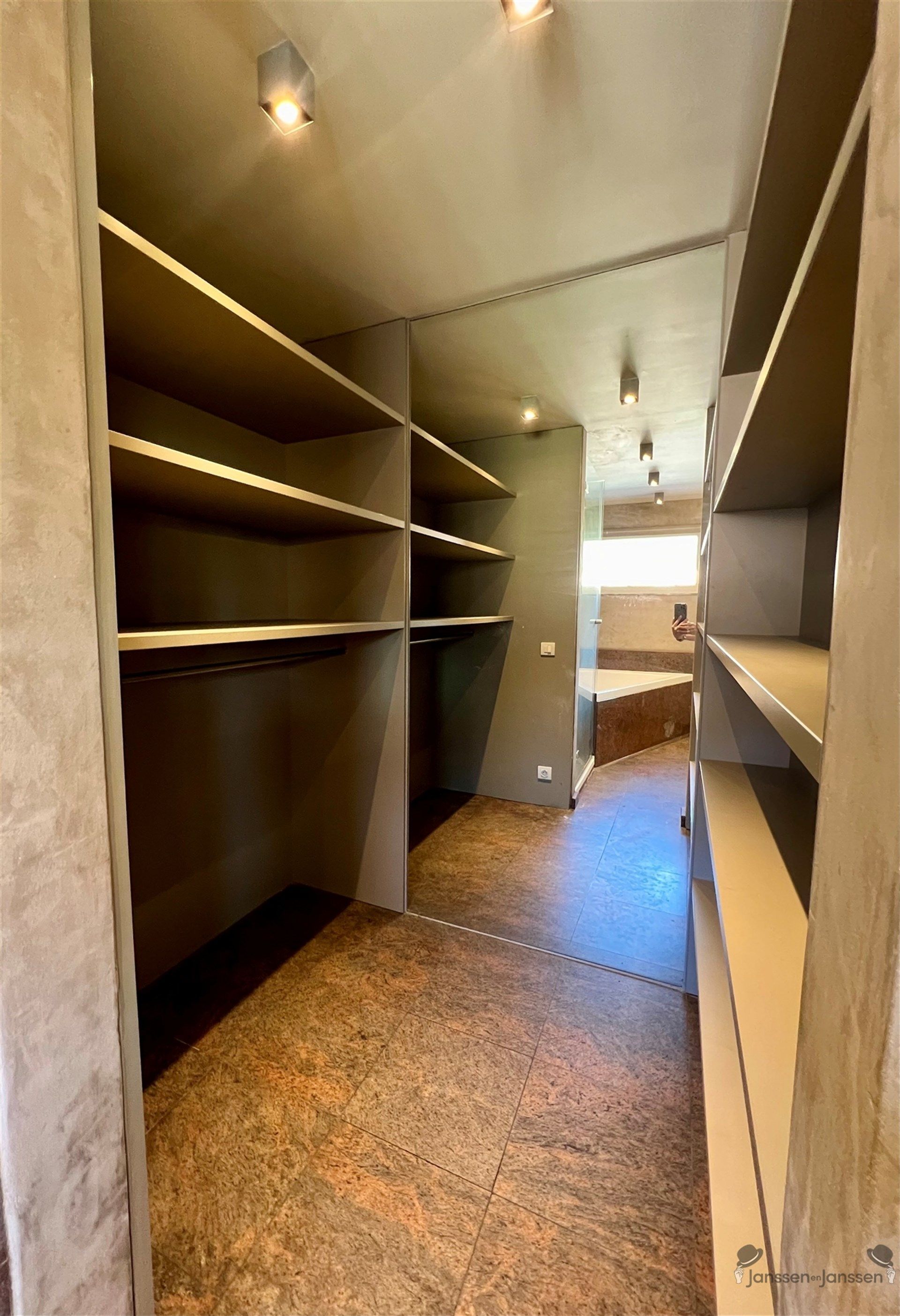 Rijwoning met 3 slaapkamers & tuin foto 20