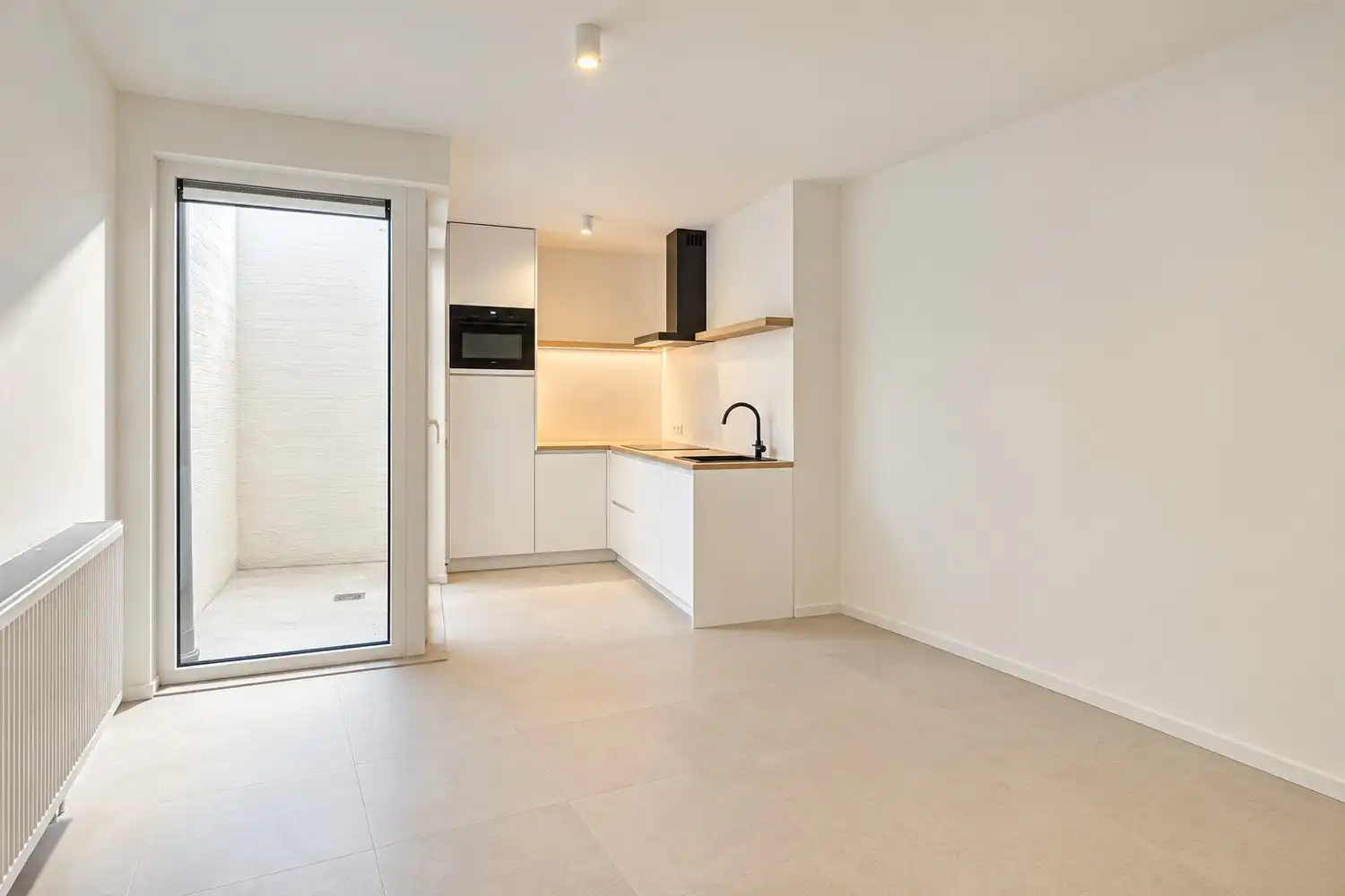 Charmante vernieuwbouwwoning met 3 slaapkamers en koer foto 4
