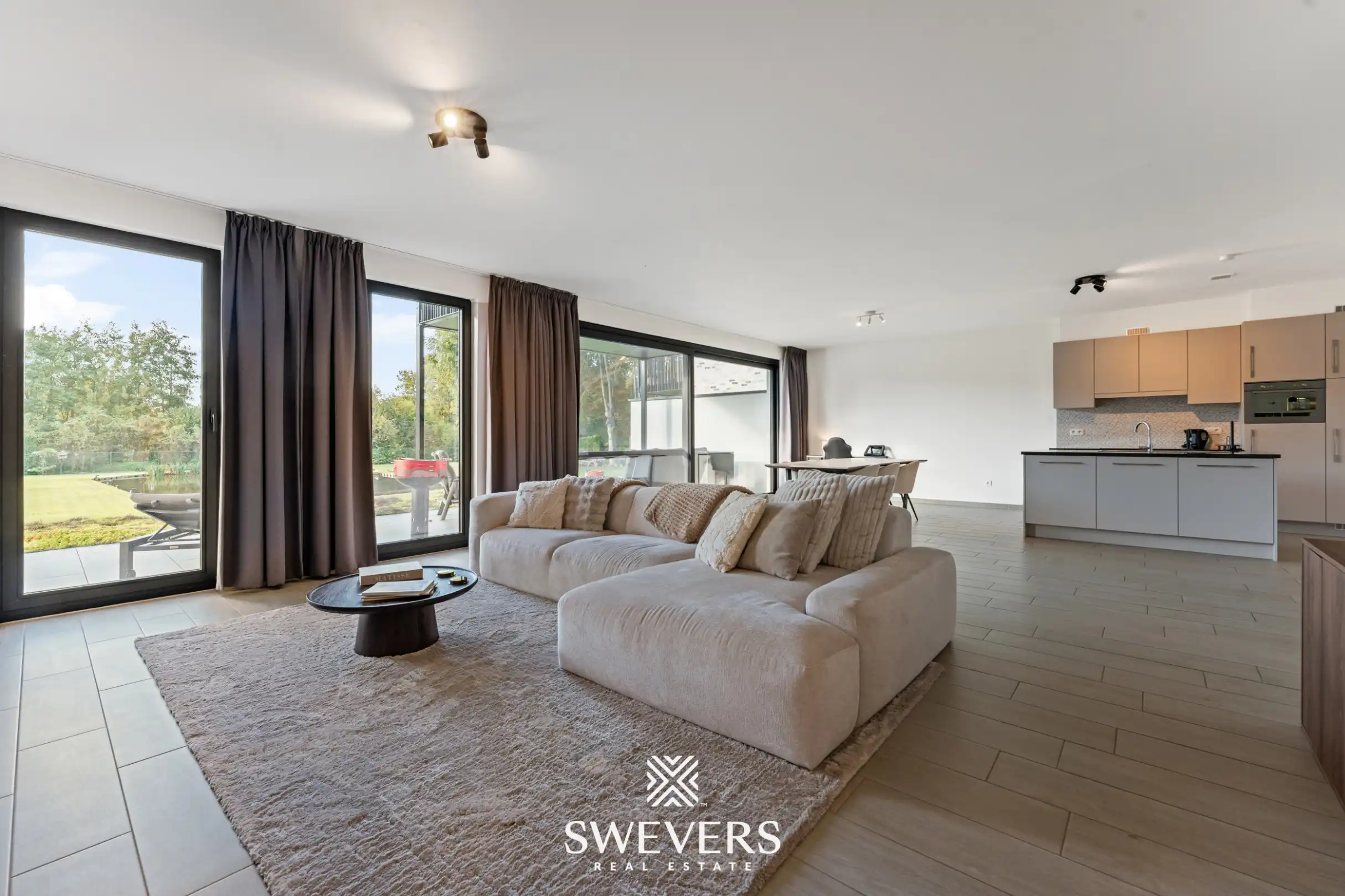 Appartement met twee autostaanplaatsen en terras met uitzicht op prachtige binnentuin foto 2