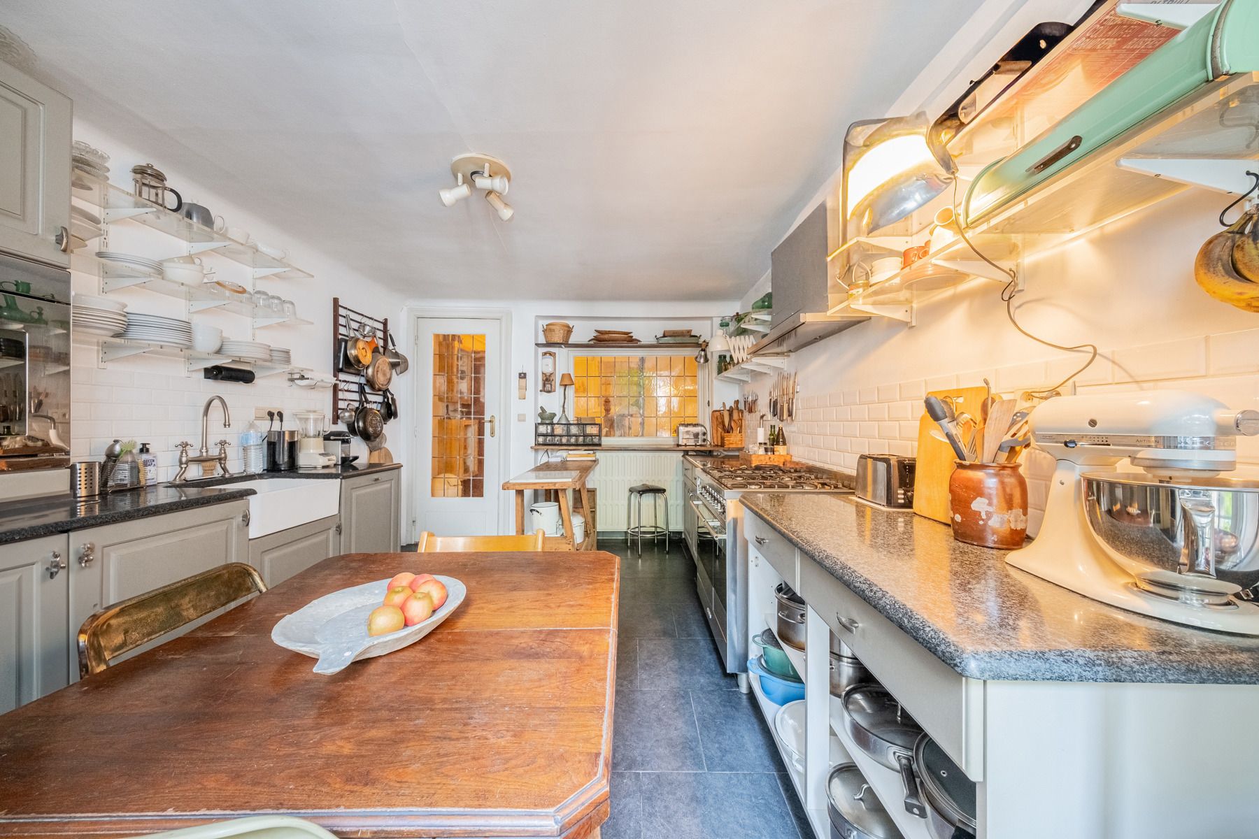 Wonen in een stuk geschiedenis met prachtige stadsoase foto 6