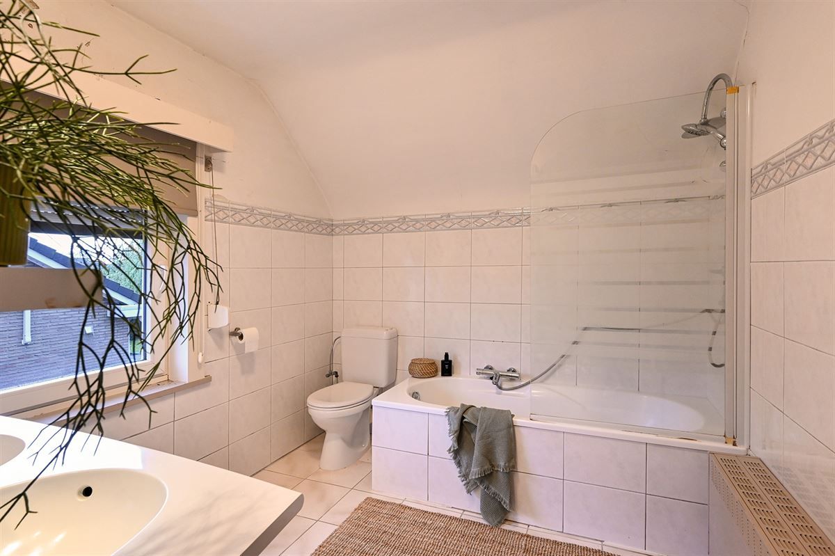 Mooi en perfect onderhouden halfopen woning te Stabroek foto 22