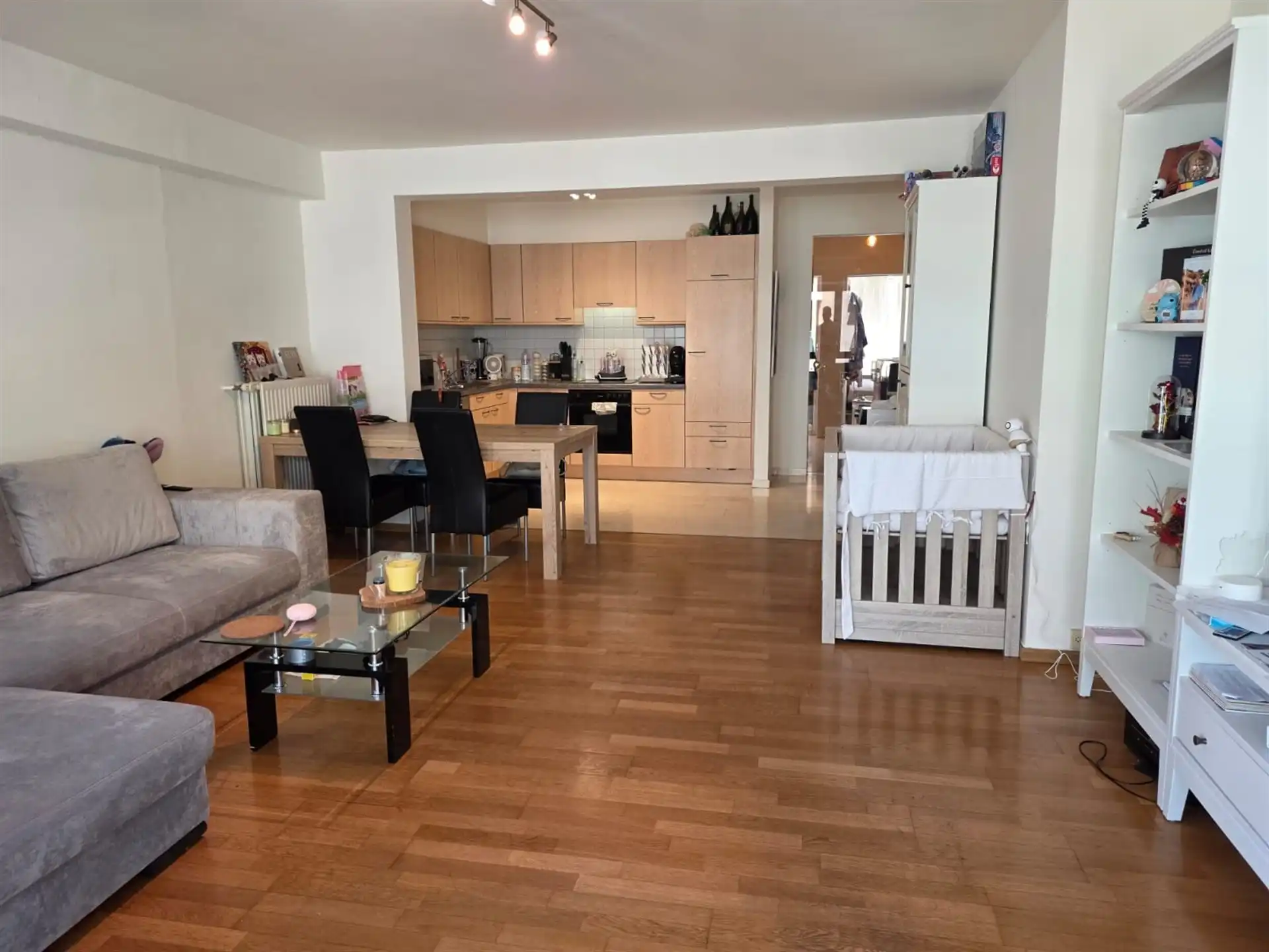 Lichtrijk 2-slaapkamerappartement met terras foto 11