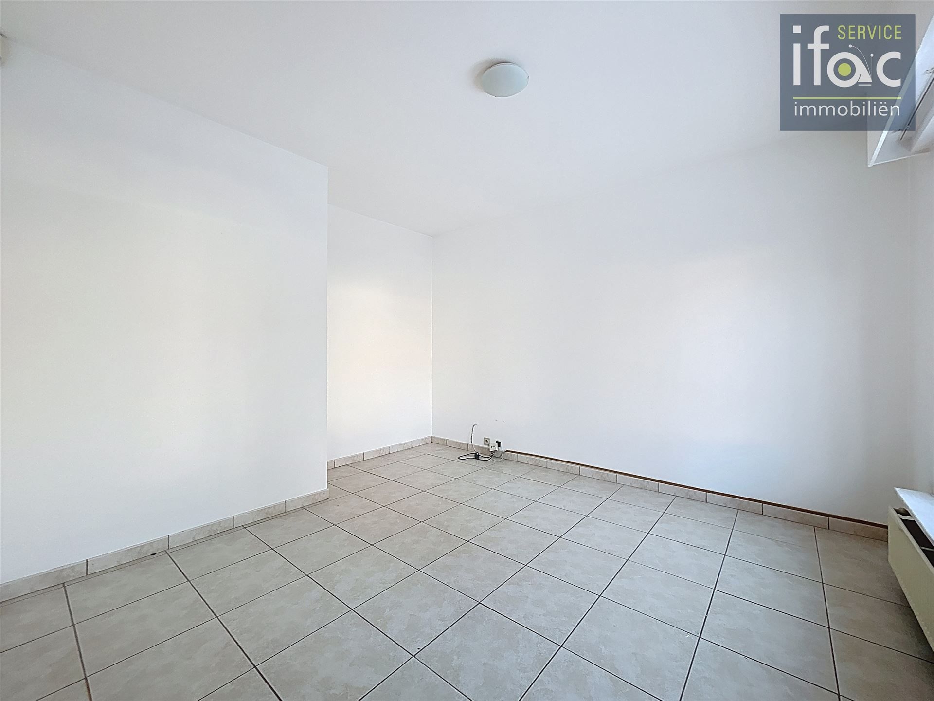 Villa met 5 slaapkamers, 2 badkamers op uitstekende locatie foto 16