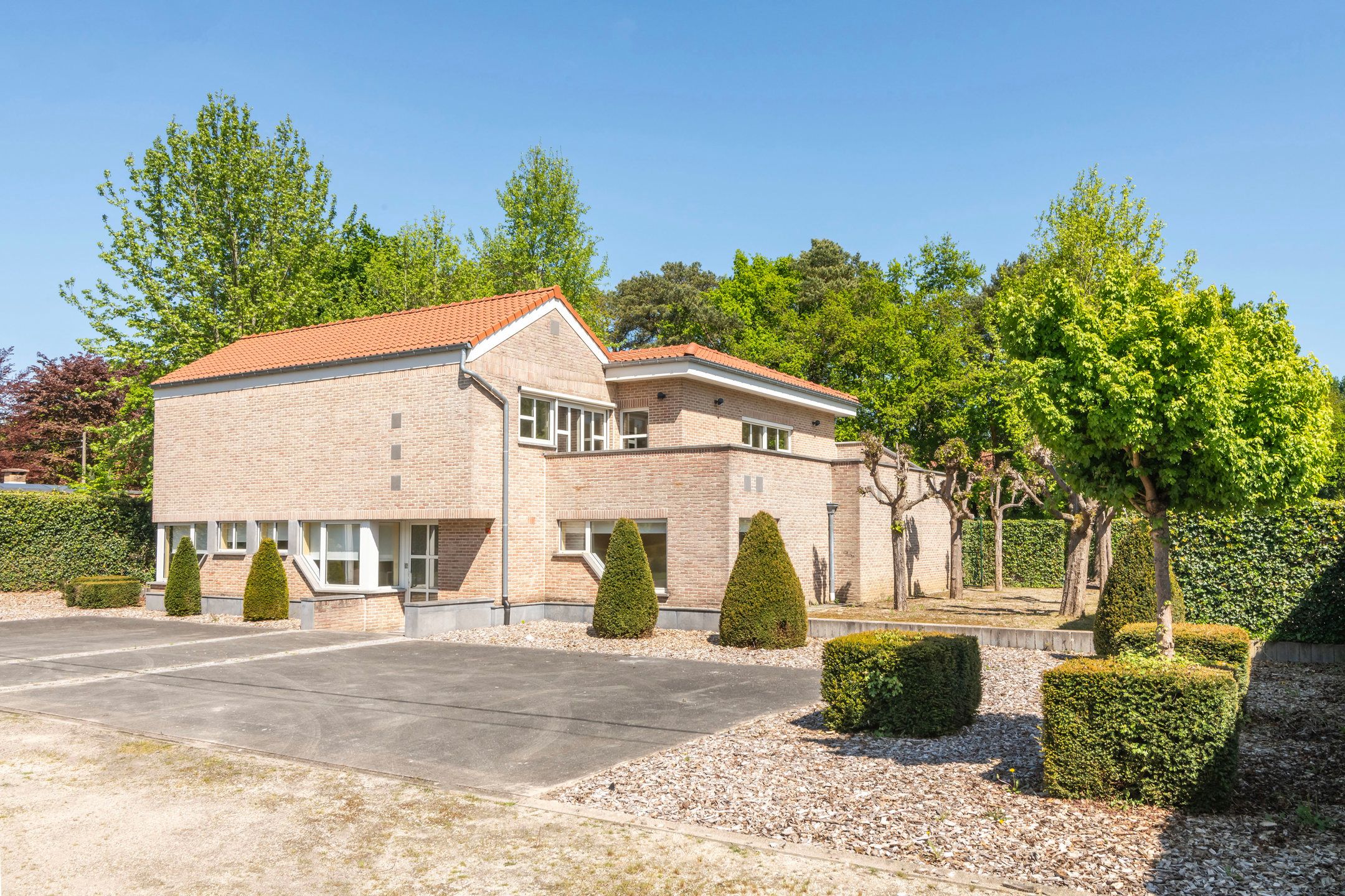 Kantoor- of praktijkruimte met woning op toplocatie foto {{pictureIndex}}