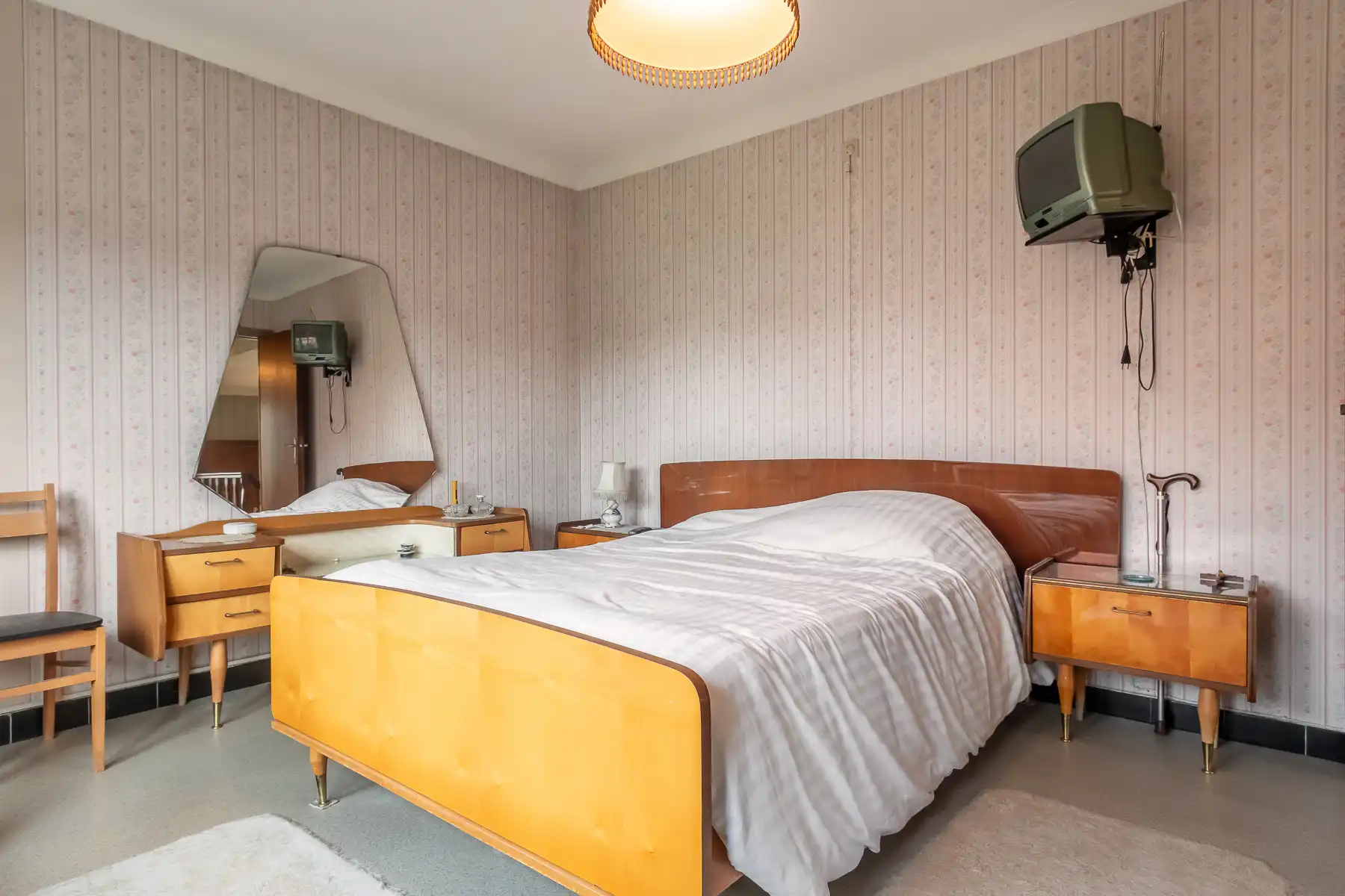 Ruime bel-etage woning met 3 slaapkamers en garage op 1161m² foto 14