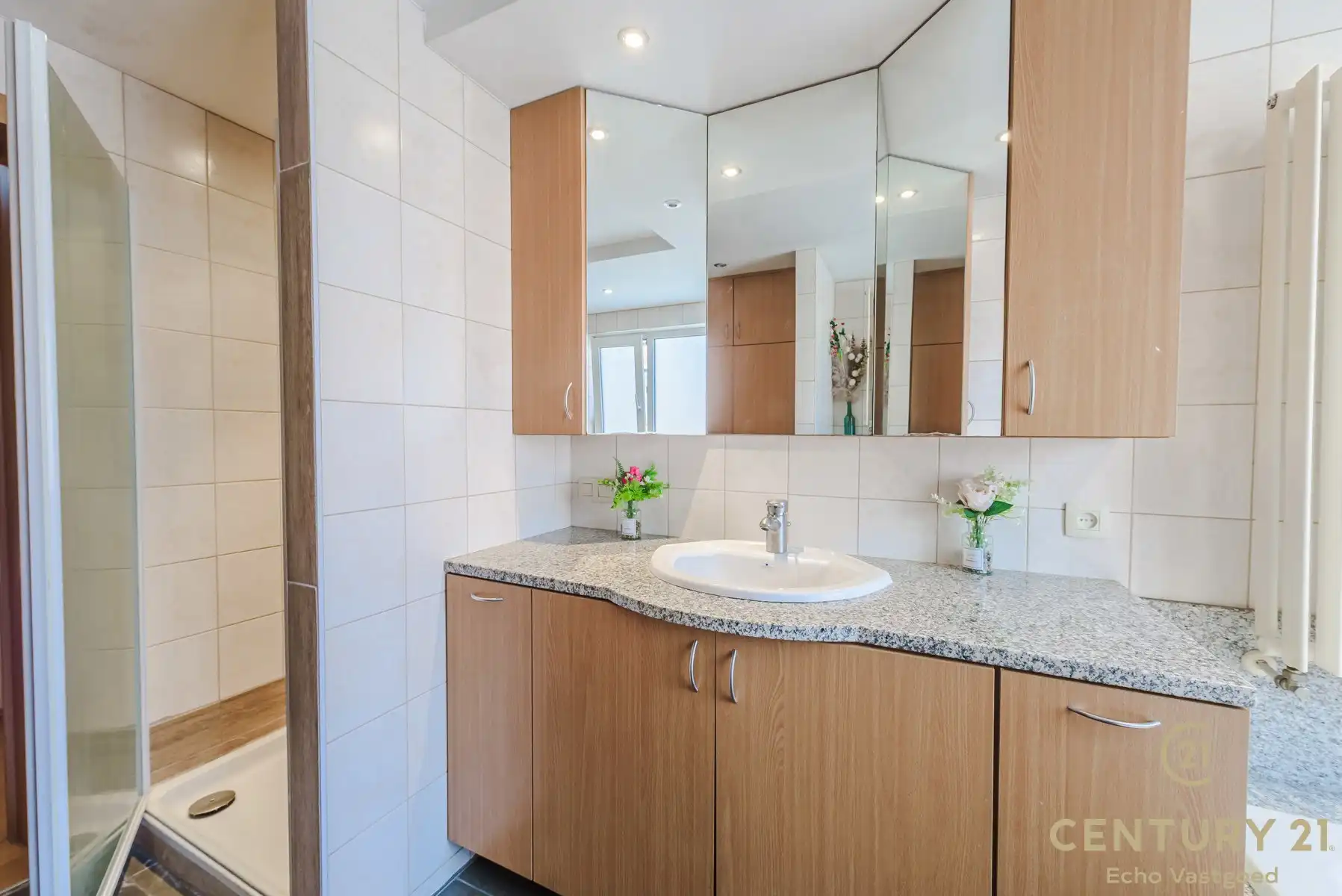 Ruime, gerenoveerde woning met 4 slpk en stadstuin foto 23