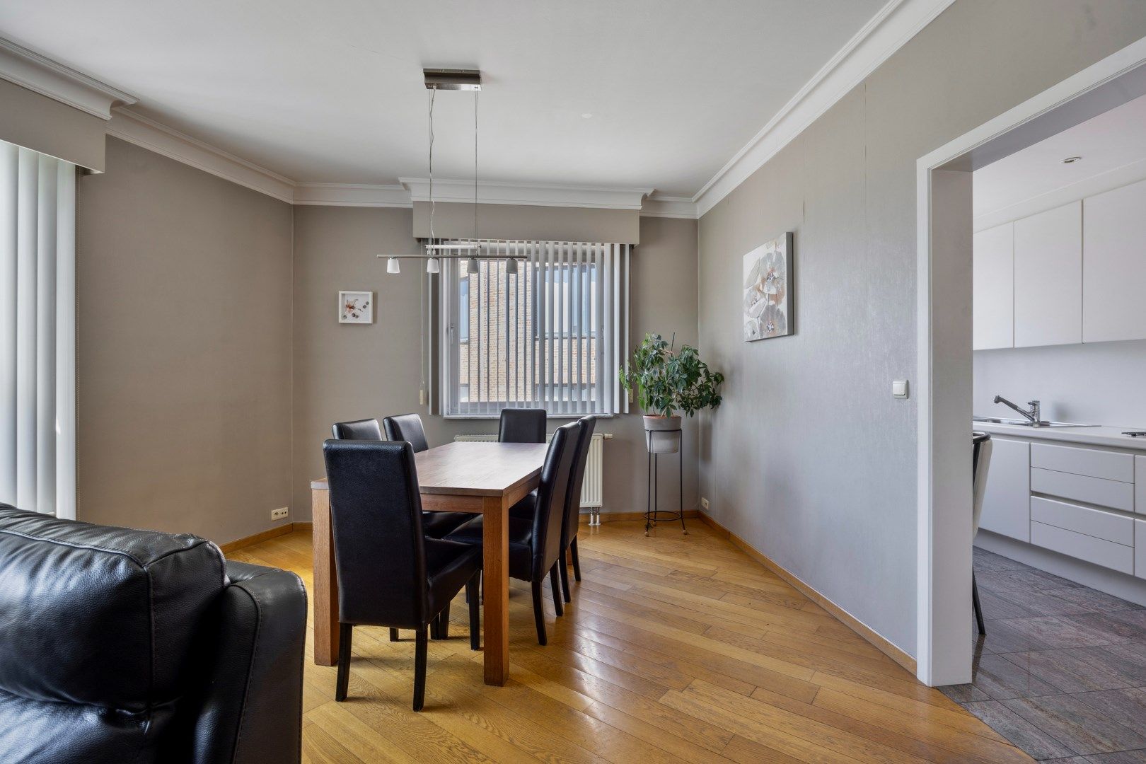 Ruim appartement met groot zonneterras in Tongeren - centrale ligging en open uitzicht foto 7