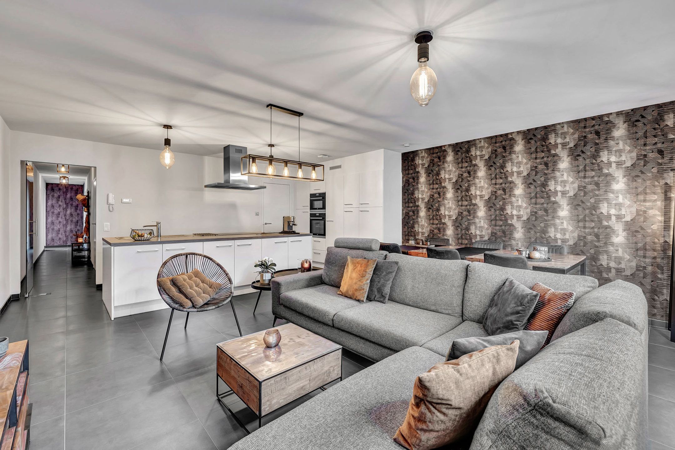 Recent gelijkvloers appartement  foto {{pictureIndex}}
