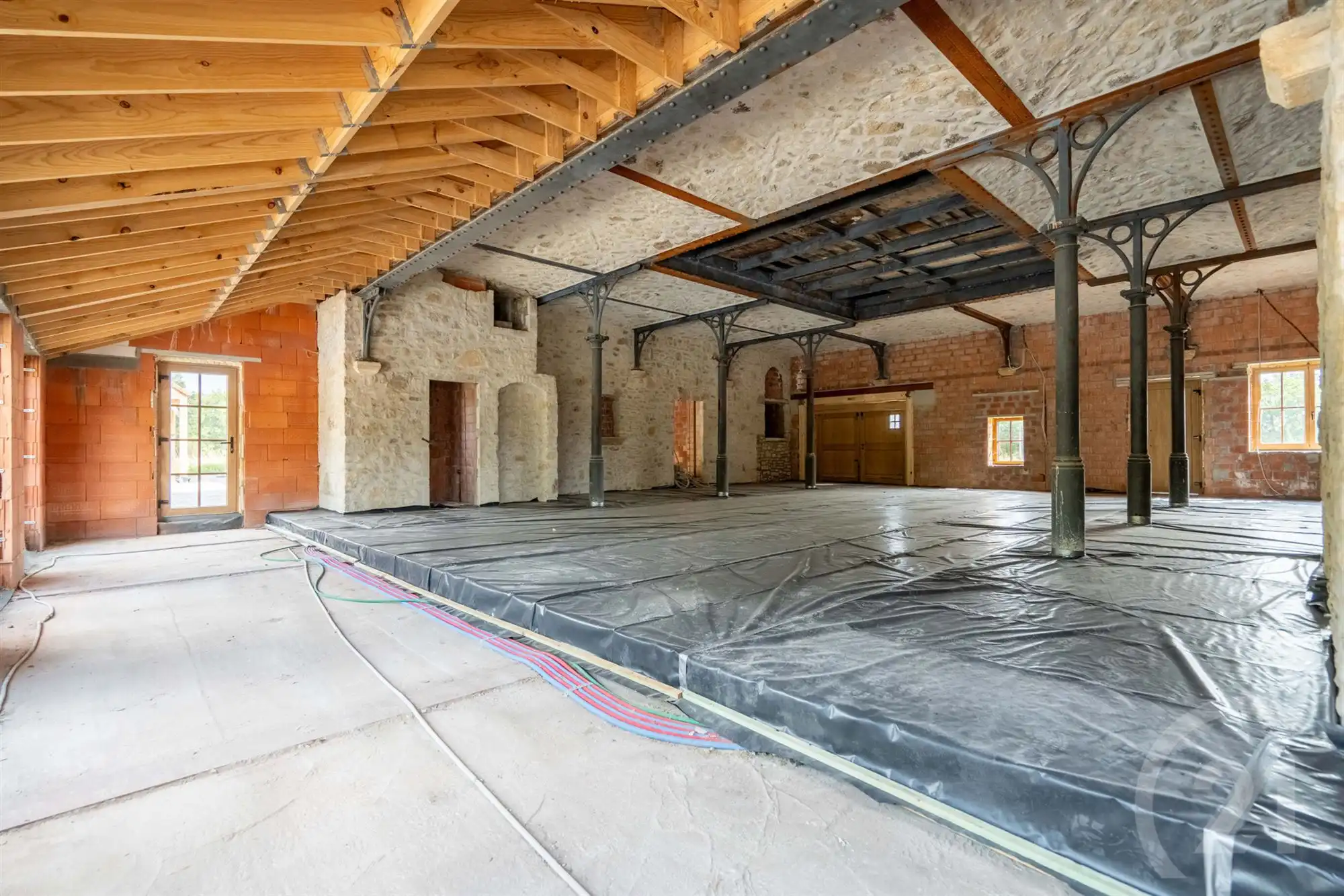 Prachtige en idyllisch gelegen hoeve (casco) op 4 hectare! foto 20