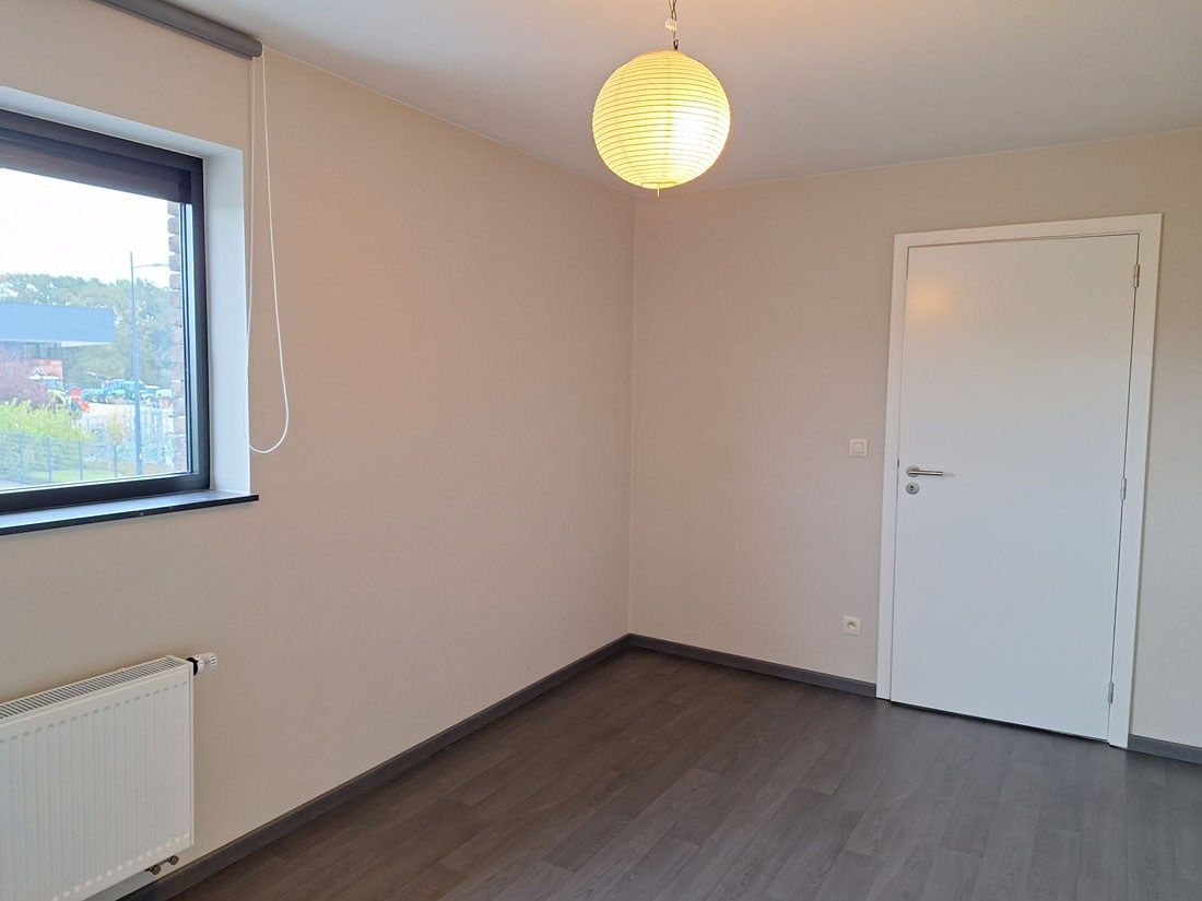 Prachtige eigentijdse woning in een groen kader foto 14