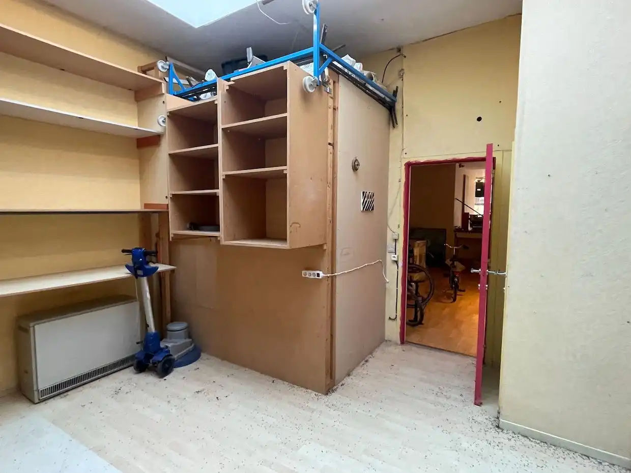 Handelsruimte met ruim, bovenliggend duplex-appartement op toplocatie in Blankenberge foto 5