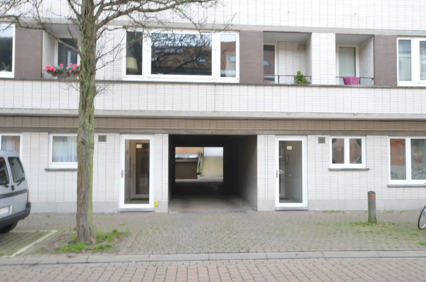 Goed gelegen garagebox foto 2