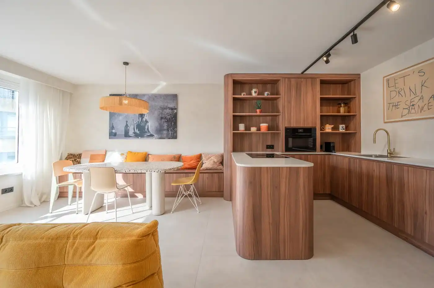 Stijlvol gerenoveerd appartement op de vierde verdieping met zijdelings zeezicht in het Zoute foto 2
