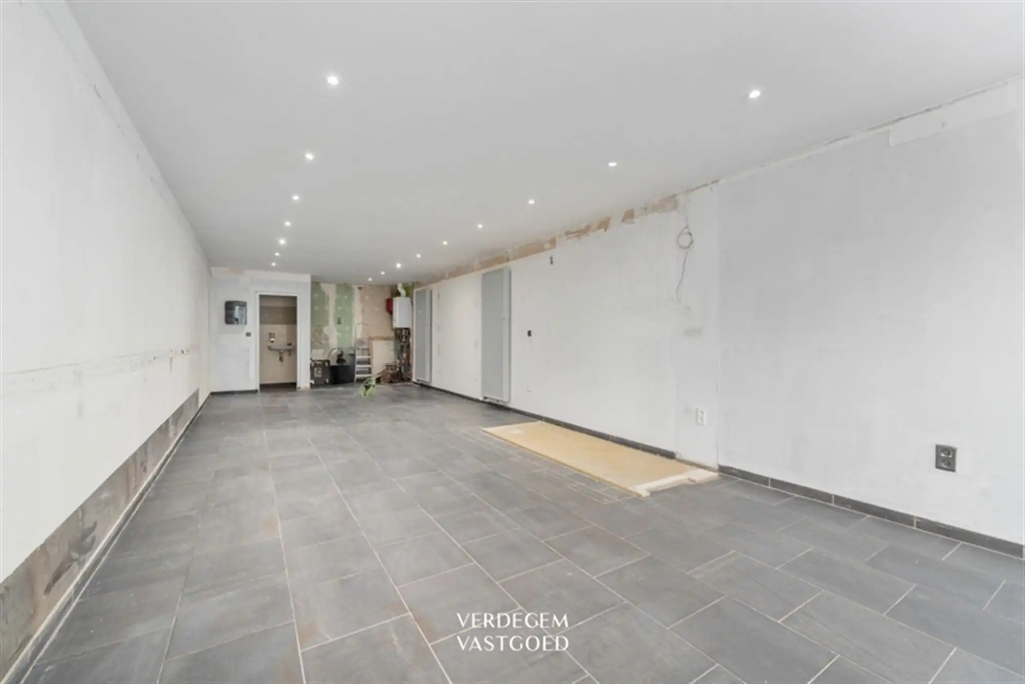 Handelsruimte of atelier met mooi woongedeelte in hartje Zelzate foto 16