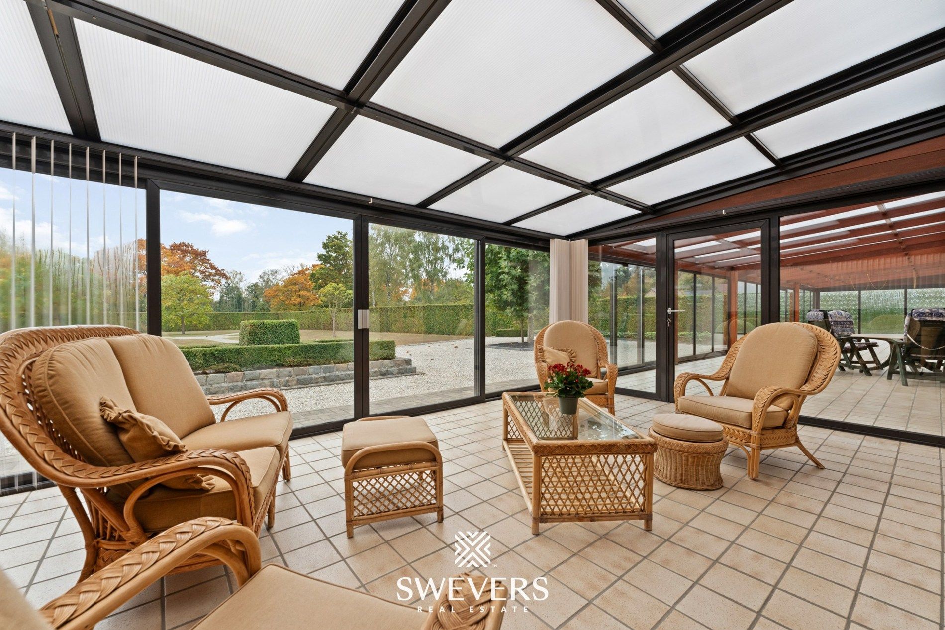 Villa met 395m² woonruimte op 48a zuidgericht perceel foto 24