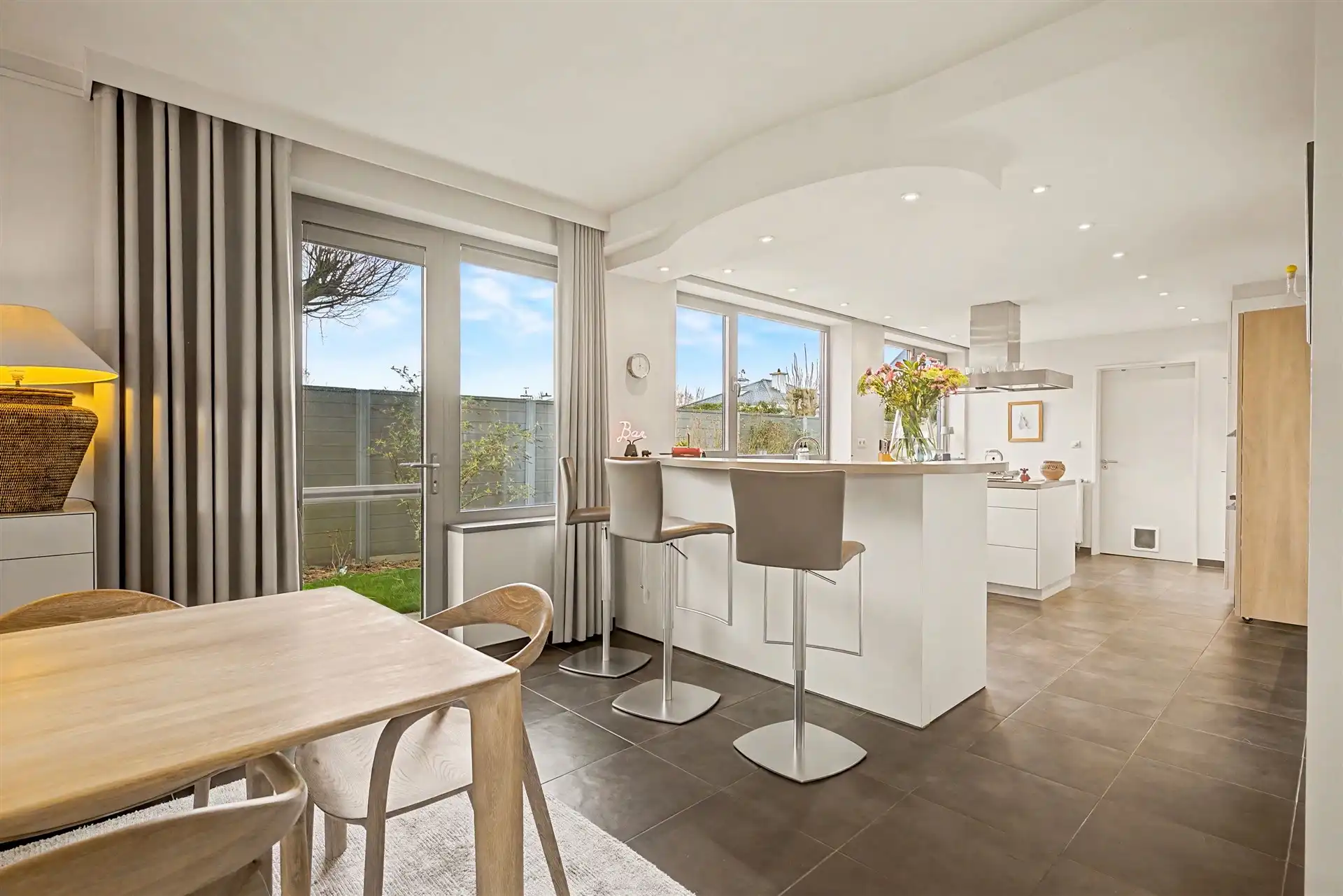 Stijlvolle gezinswoning met 3 slaapkamers en thuiskantoor (926m²) foto 11