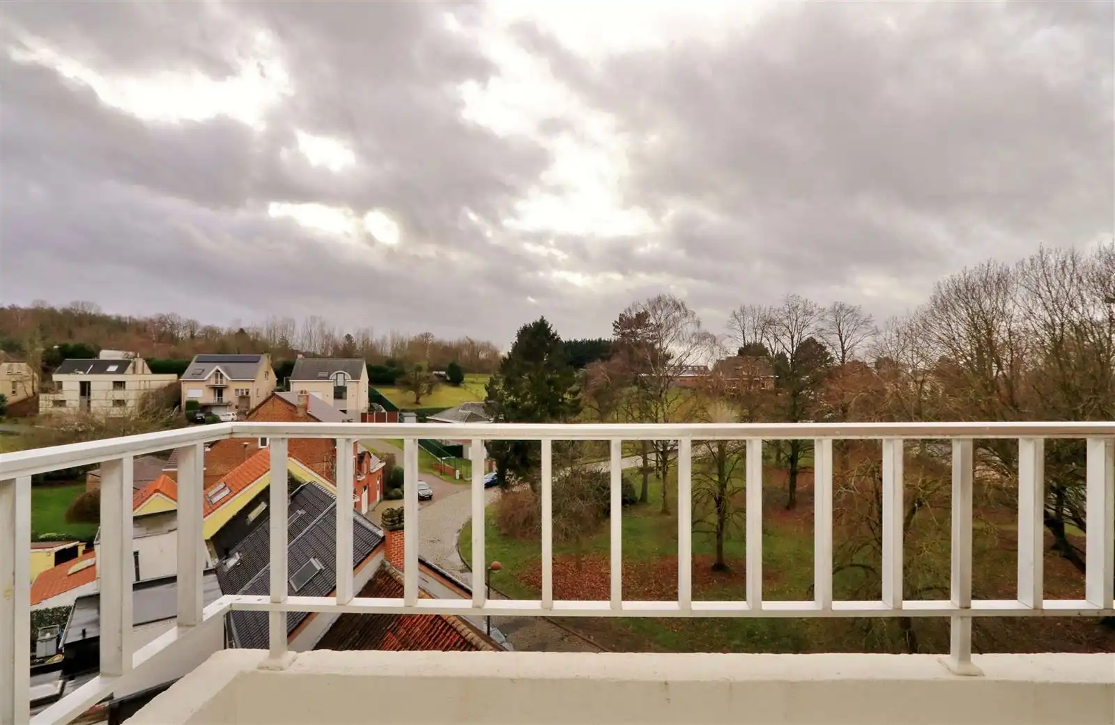 Appartement 4de verdieping ( met lift) met 2 slaapkamers, terras en garage foto 3