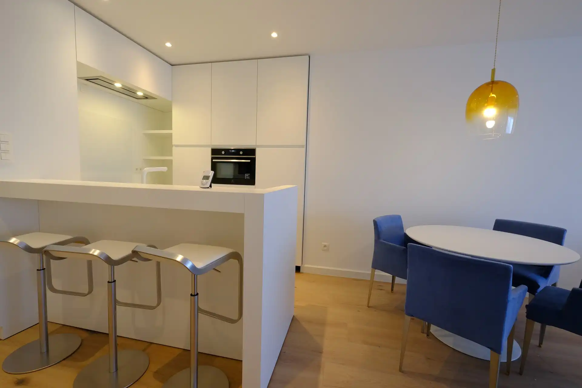 Gerenoveerde gemeubelde studio in centrum Hasselt met autostaanplaats foto 12