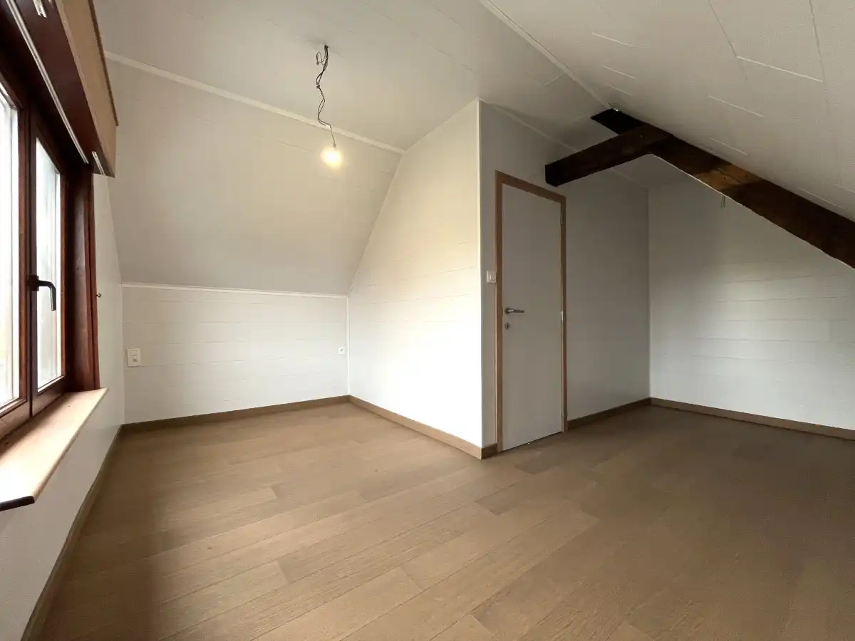 Zonnebeke – Volledig gerenoveerde woning met tuin foto 12