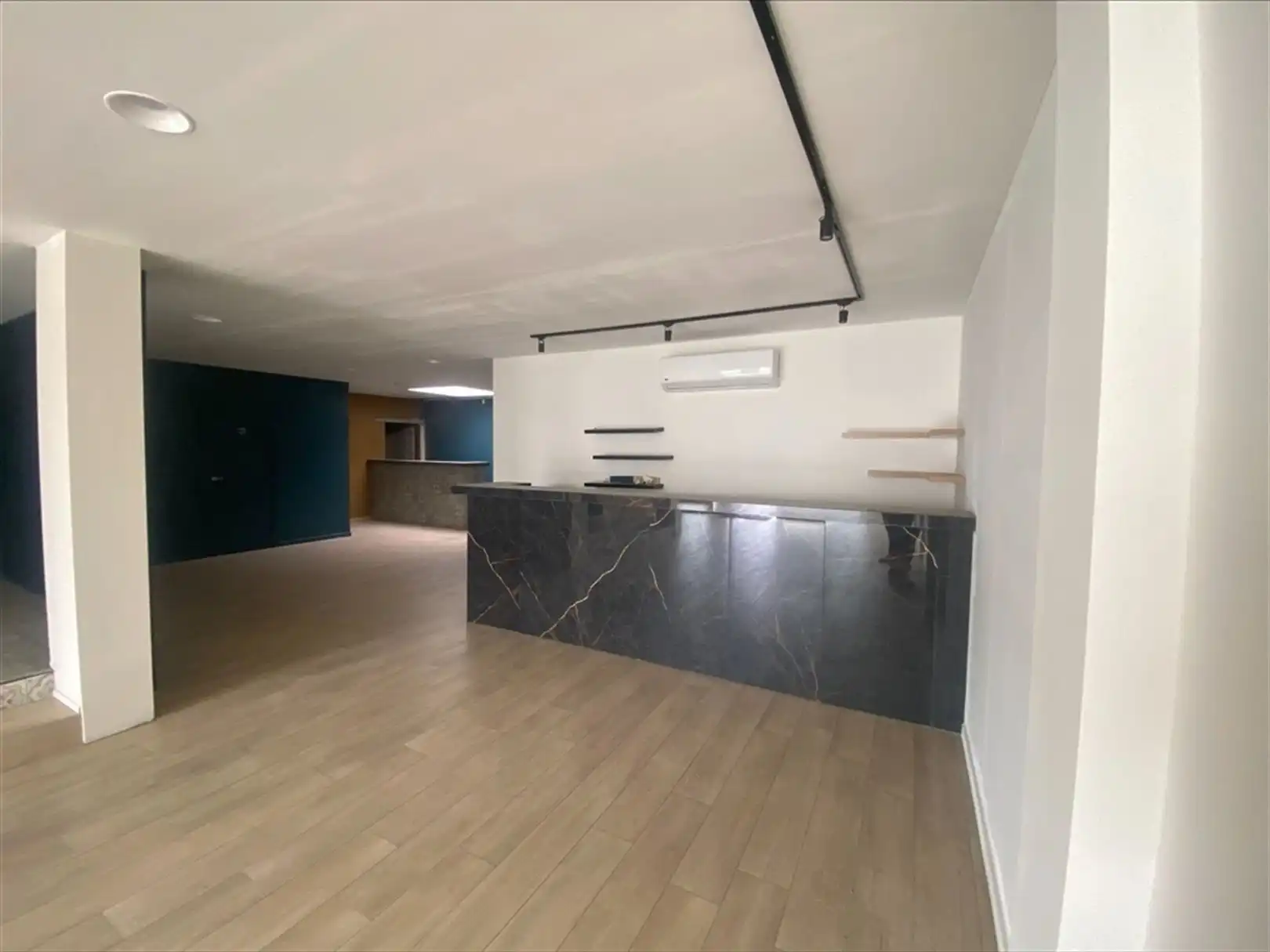 Gerenoveerd kantoor/handelspand in centrum Oudenaarde foto 11