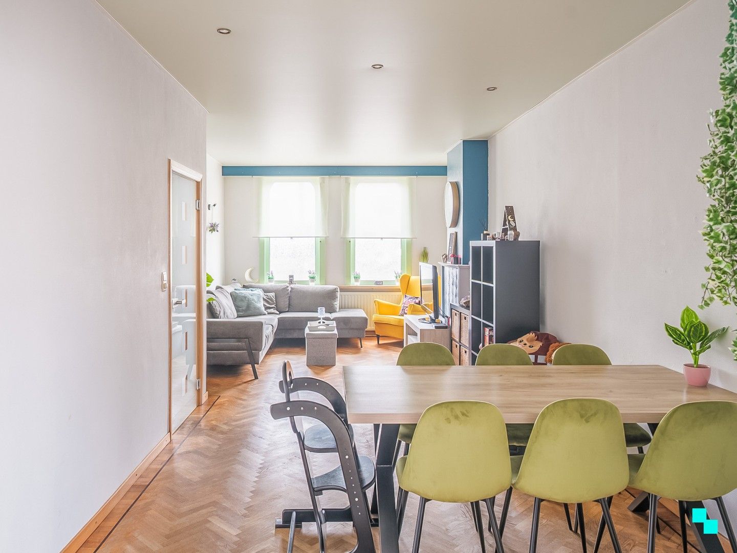 Charmante woning met vijf slaapkamers en inpandige garage te Merelbeke foto 5