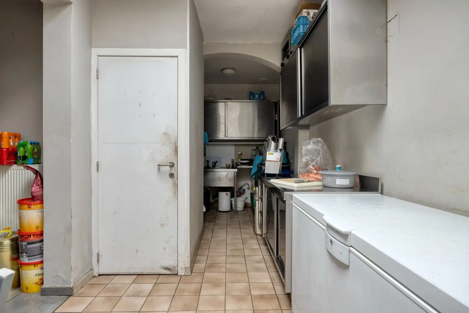 Appartementsgebouw met 1 commerciële ruimte, 2 twee slaapkamer appartementen en 1 studio op wandelafstand van Sint-Pietersstation foto 4