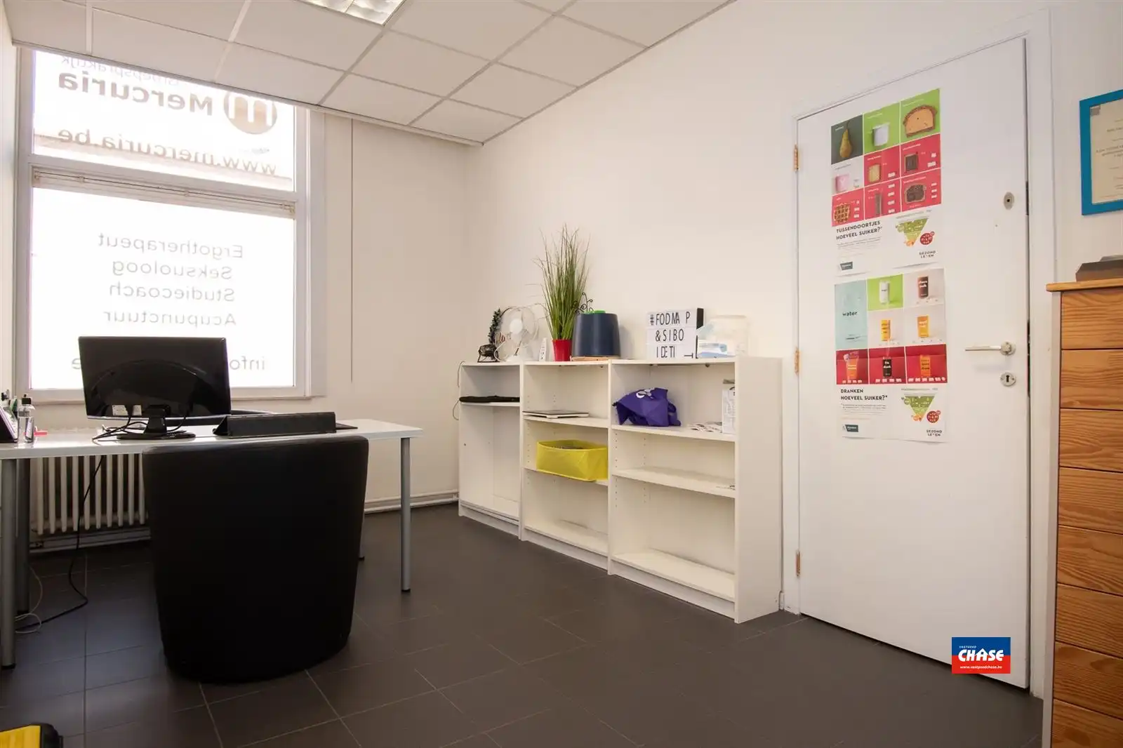 Gebouw met 3 praktijkruimtes en duplexappartement foto 4