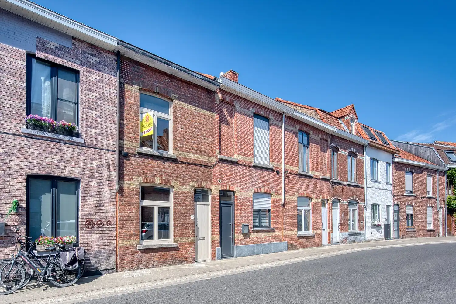 Assebroek, leuk ENERGIEZUINIG gezellig &nbsp;instapklaar woonhuis met 3 SLAAPKAMERS en tuintje foto 2