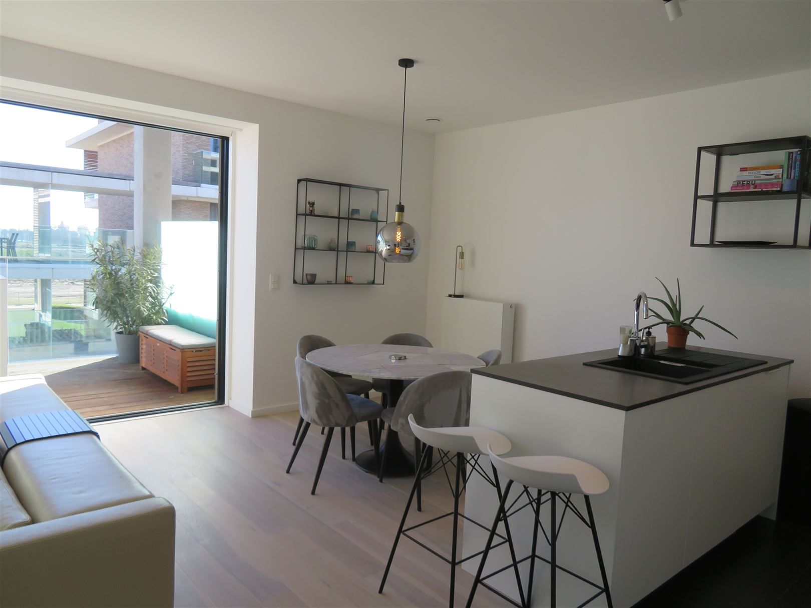 Luxueus gemeubeld 2-slaapkamerappartement op het Nieuw Zuid foto 5