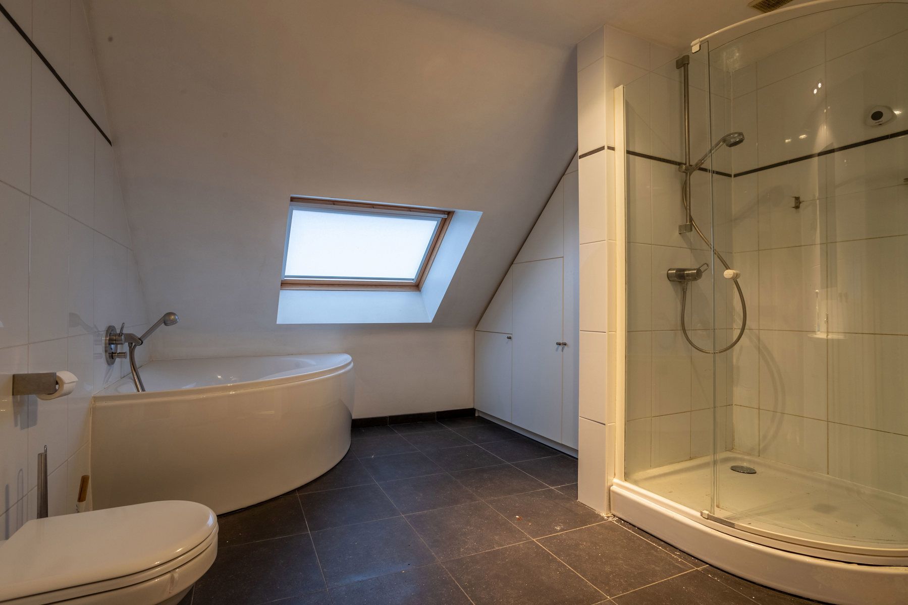 Centraal gelegen handelswoonst te Niel. foto 13