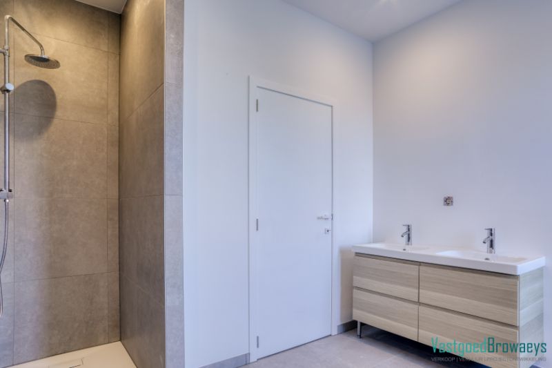 Gerenoveerde starterswoning voorzien van alle comfort, ook ideaal als investering! foto 12