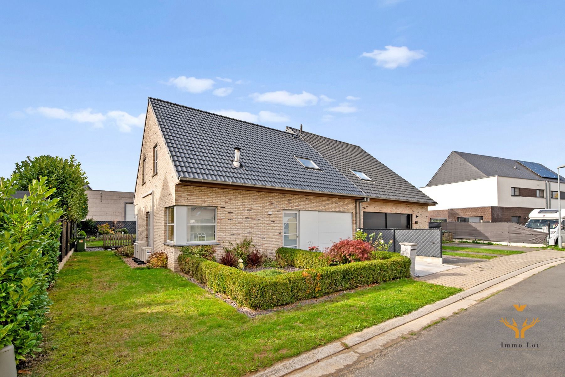 Instapklare woning met moderne afwerking en tuin foto {{pictureIndex}}