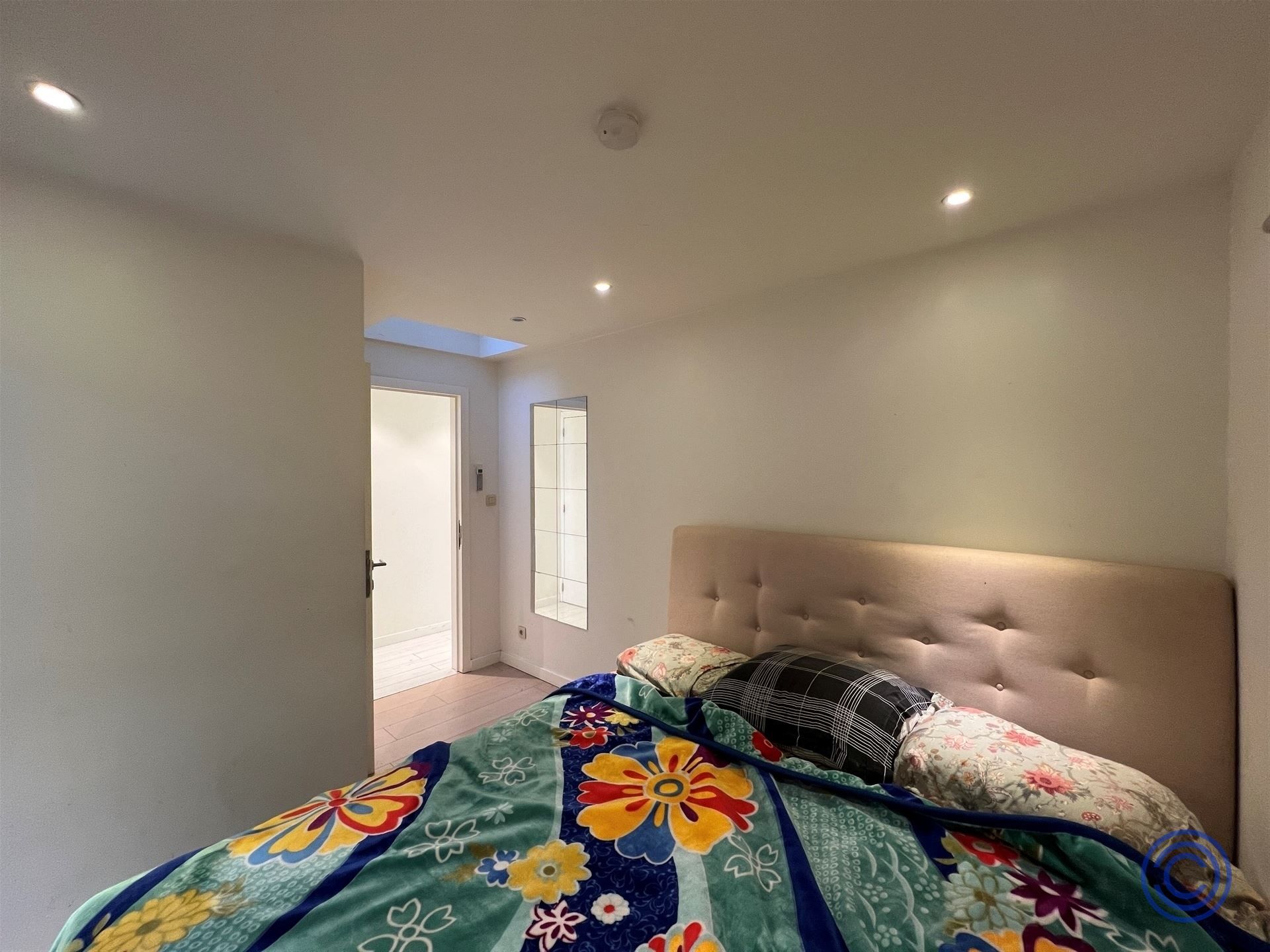 Pand met prachtig authentieke gevel bestaande uit 4 1-slpk app'en op het Eilandje foto 7