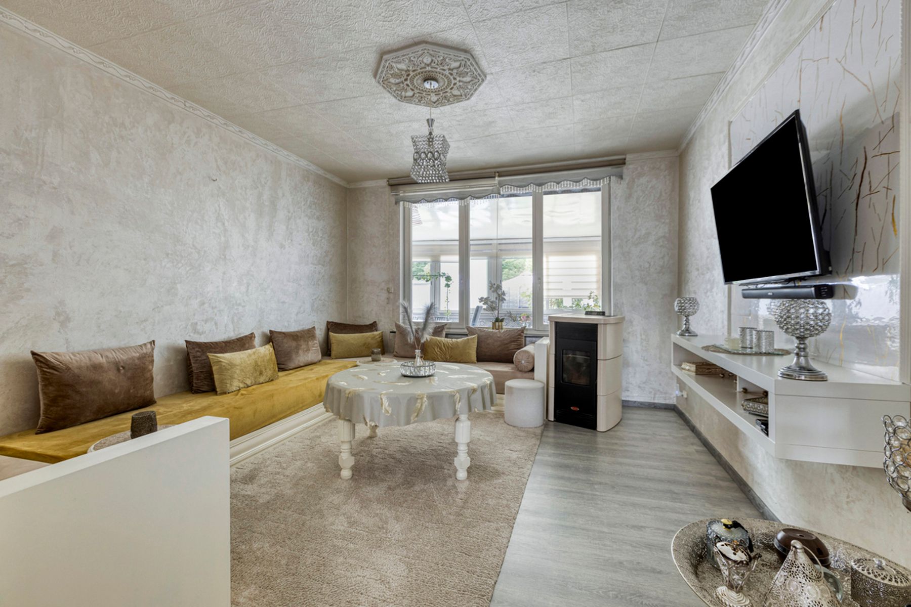 Gerenoveerde woning met 4 slaapkamers, veranda en zwembad. foto 6