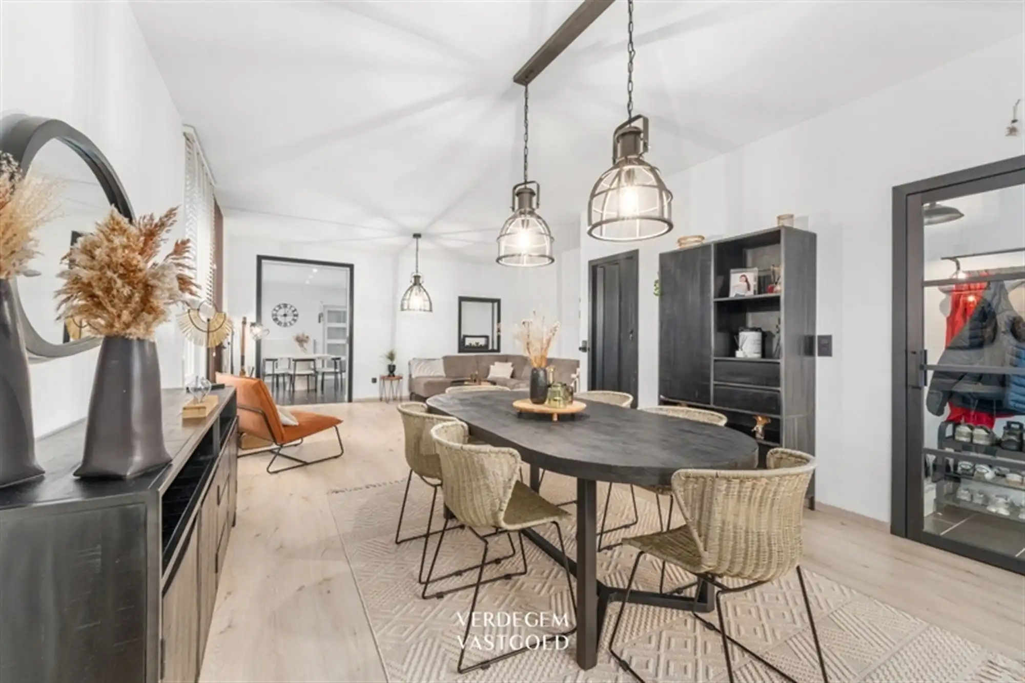 Fijne gezinswoning met 3 slaapkamers en tuin foto {{pictureIndex}}