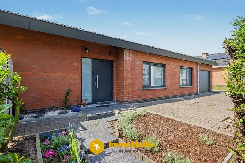 GEZINSWONING MET 3 SLAAPKAMERS EN DRESSING IN WACHTEBEKE TE KOOP foto {{pictureIndex}}