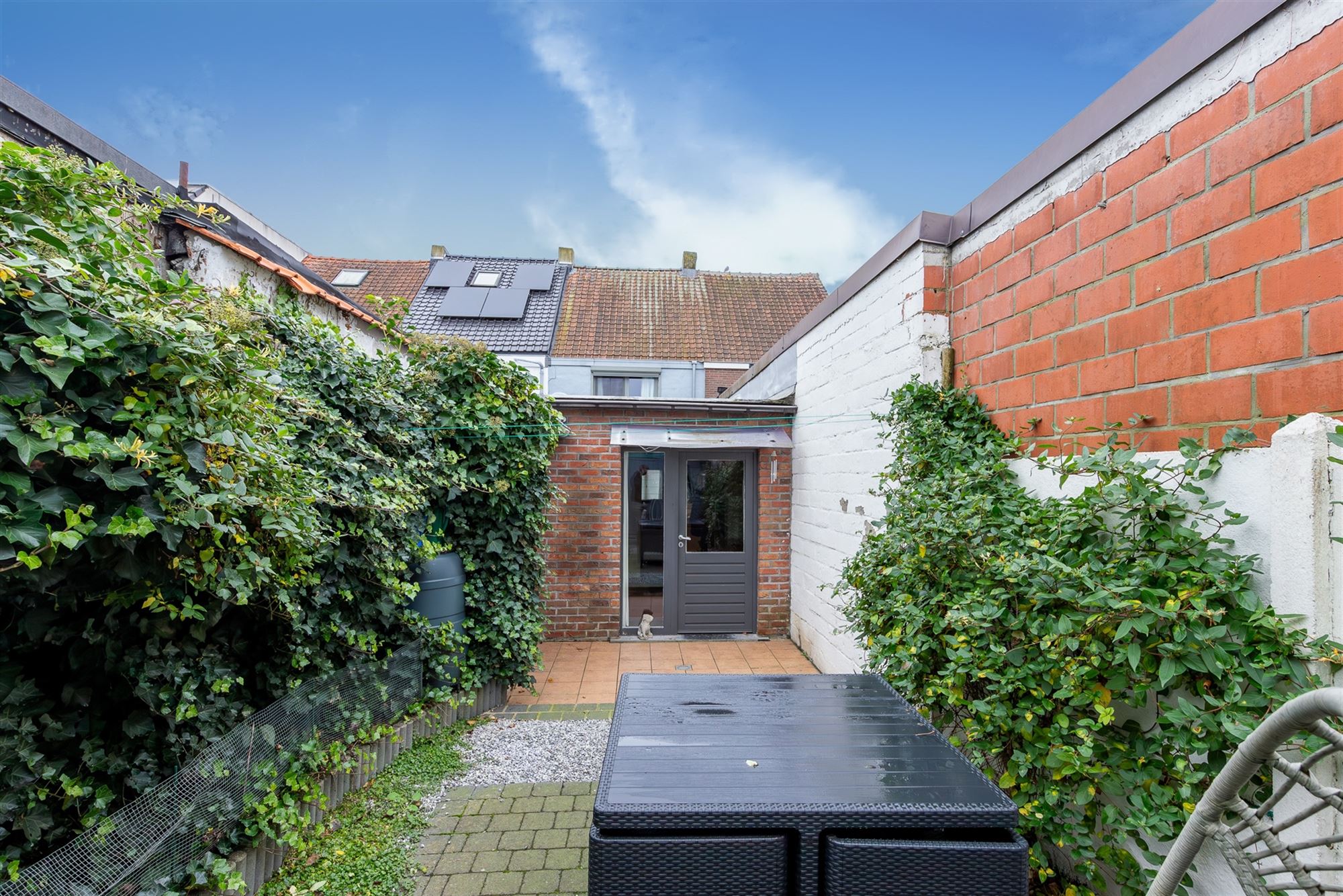 Prachtige woning met aangename buitenruimte foto 19