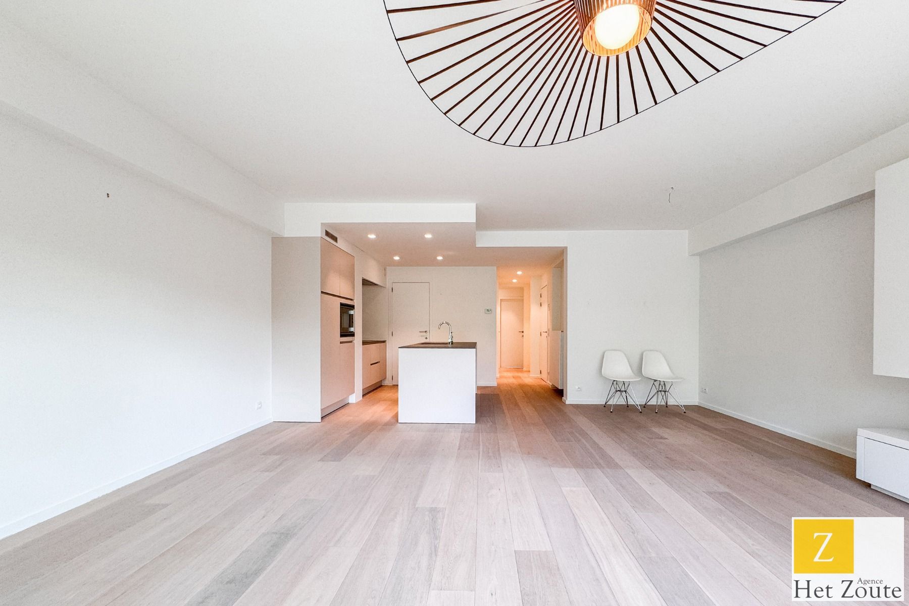 Instapklaar twee-slaapkamerappaertement op centrale ligging foto 2