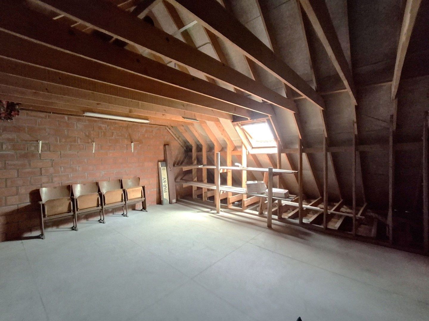 PRACHTIG GERENOVEERDE RIJWONING MET 2 SLPKS EN DUBBELE GARAGE foto 13