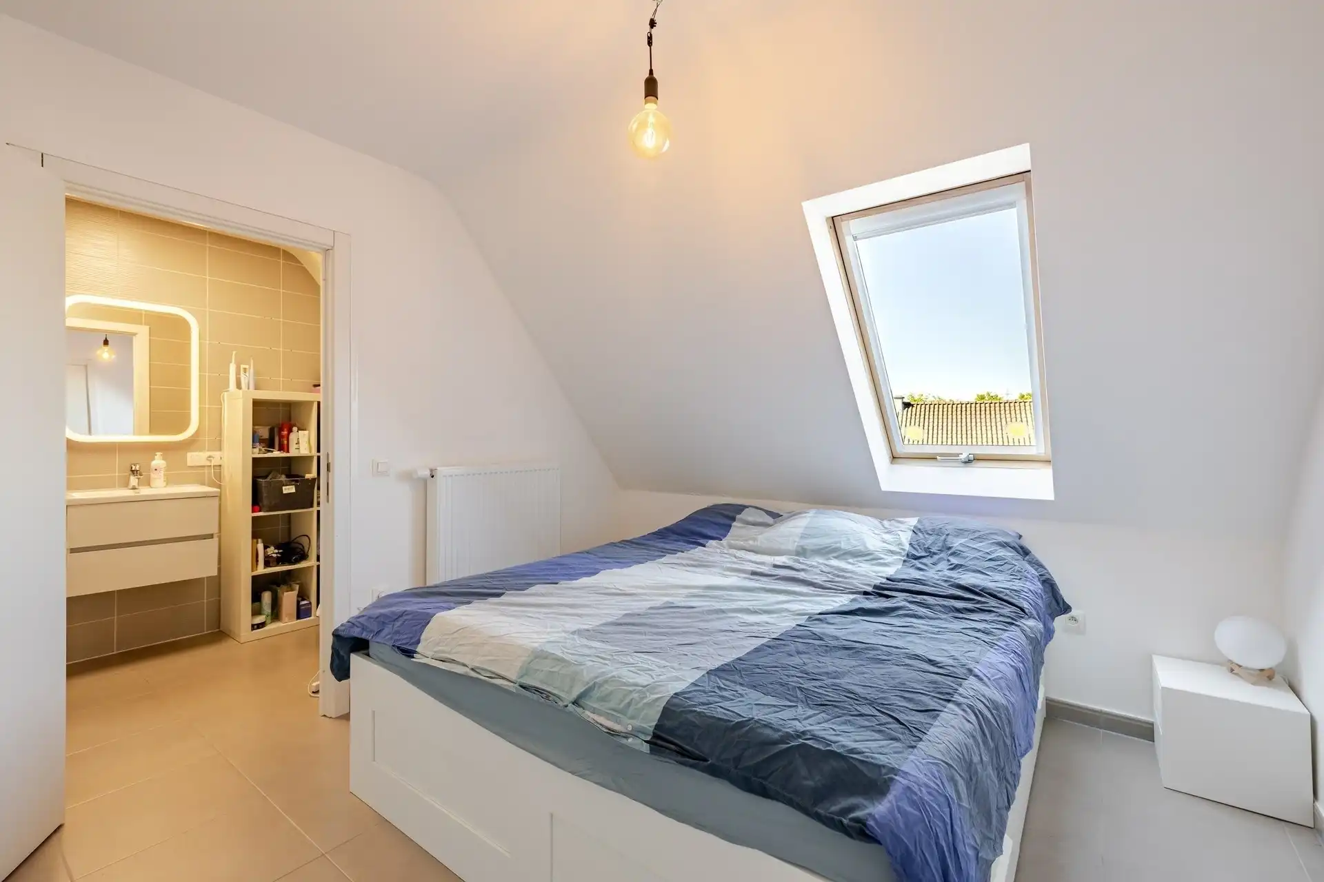 Lichtrijk duplexappartement met 2 SLPK, 2 badkamers & garage foto 4