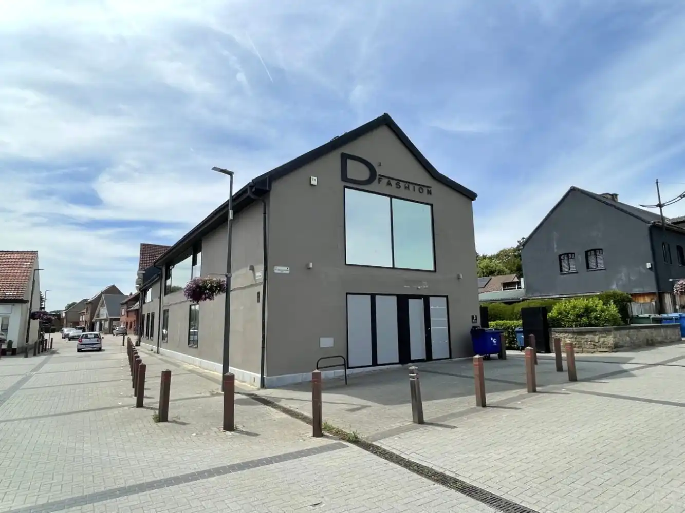 Instapklaar en polyvalent handelspand met 2 handelsruimten en ruim appartement foto 31