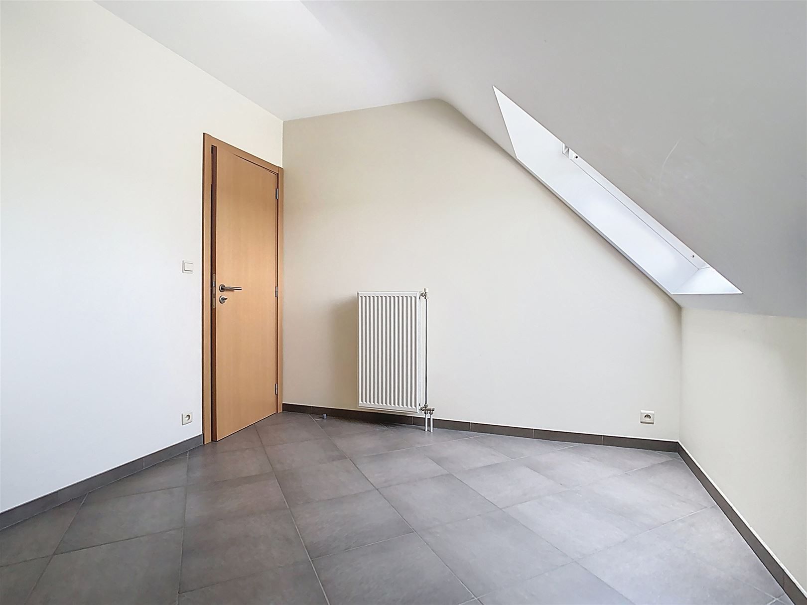 Ruim duplex app met terras, 3 slpks, parkeerplaats foto 28