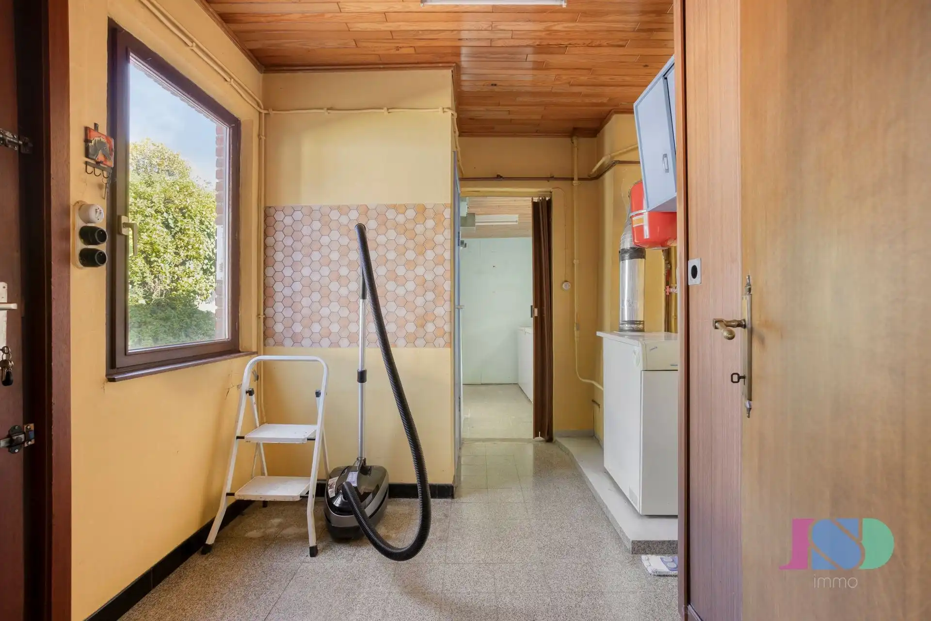 Te renoveren woning met potentieel foto 9